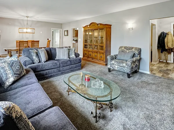 $675,000 | 435 Forest Trail, Oak Brook, IL 60523