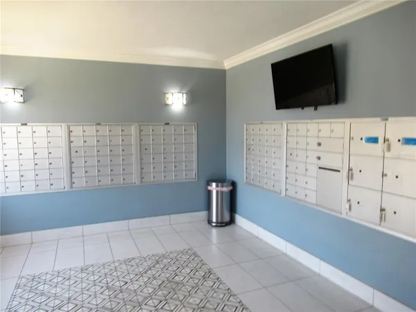 $2,300 | 5220 Brittany Drive South, Unit 808, St. Petersburg, FL 33715