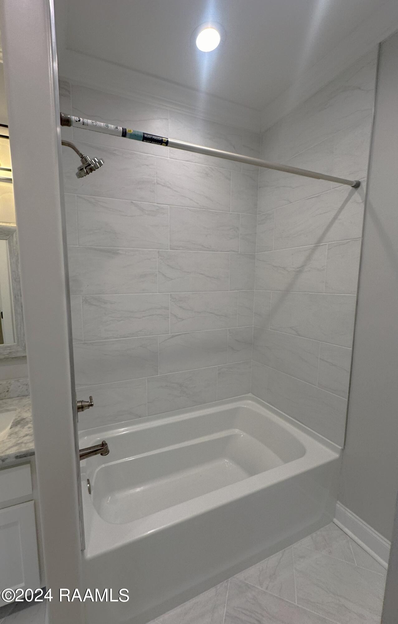200 Camino Real Road Lafayette, LA 70503 - Photo 19 of 22 MASTER TUB