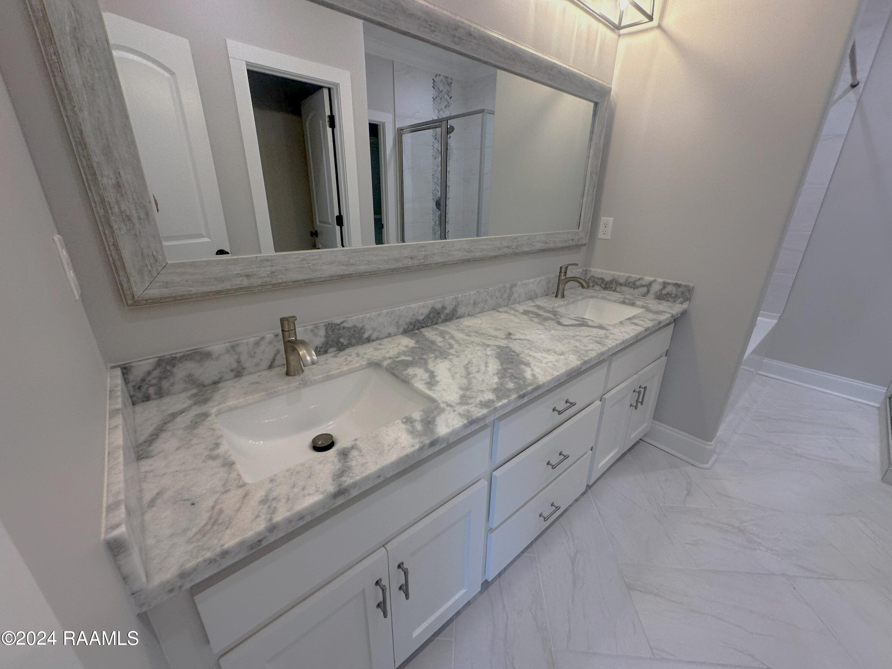 200 Camino Real Road Lafayette, LA 70503 - Photo 20 of 22 MASTER VANITY