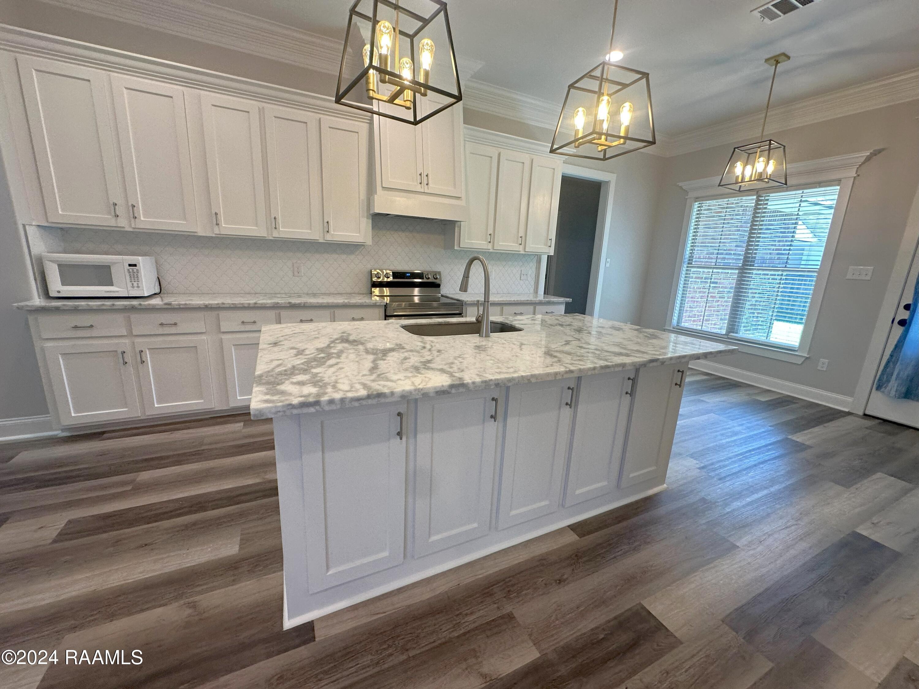 200 Camino Real Road Lafayette, LA 70503 - Photo 5 of 22 KITCHEN 2