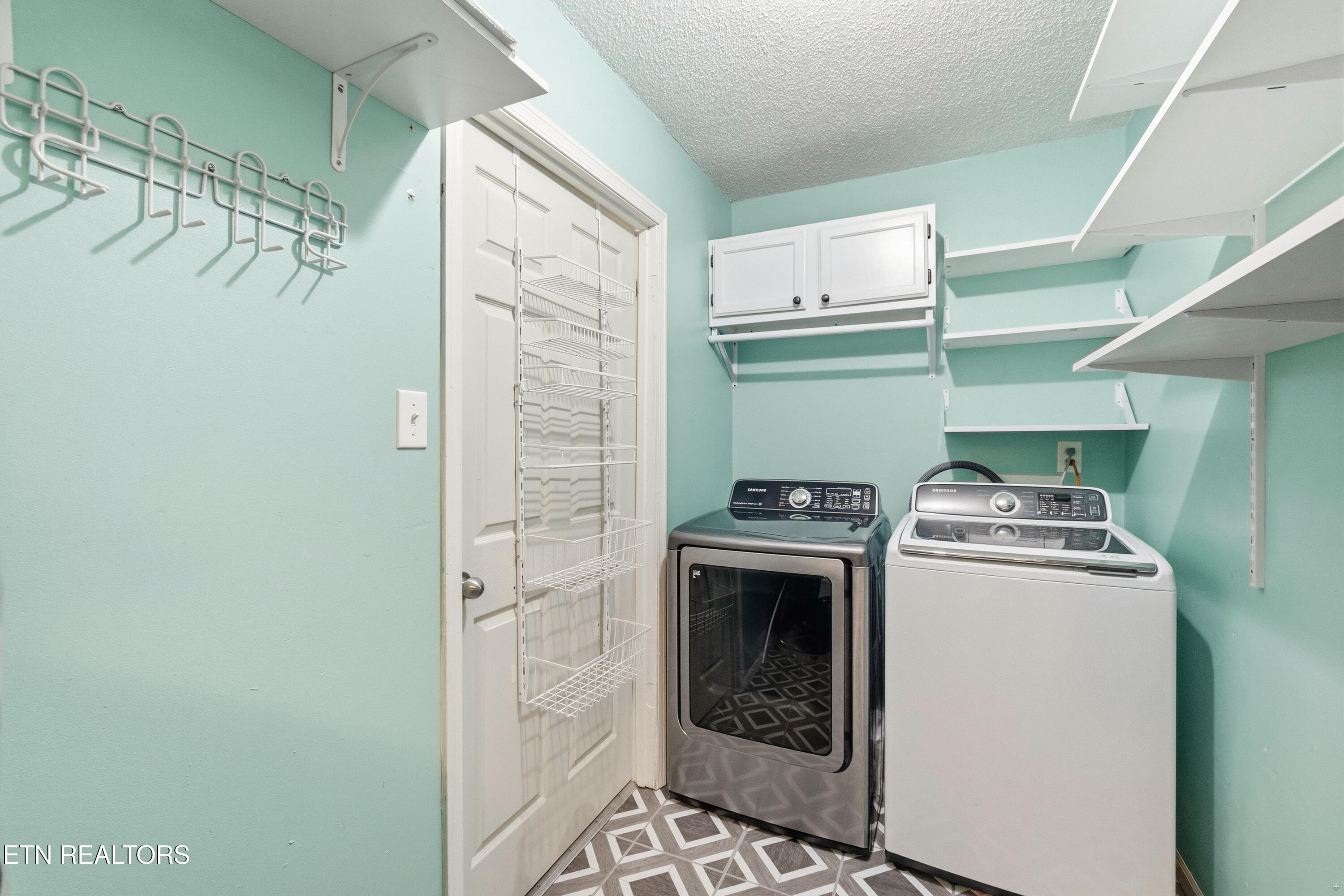 3214 Long Hollow Road Powell, TN 37849 - Photo 12 of 23 Laundry & Pantry