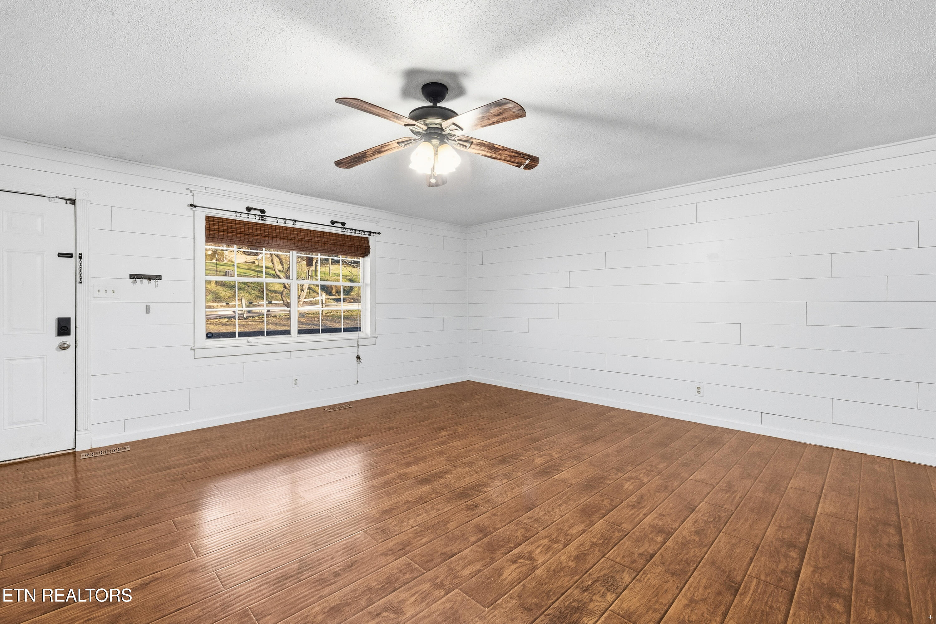 3214 Long Hollow Road Powell, TN 37849 - Photo 7 of 23 Living Room