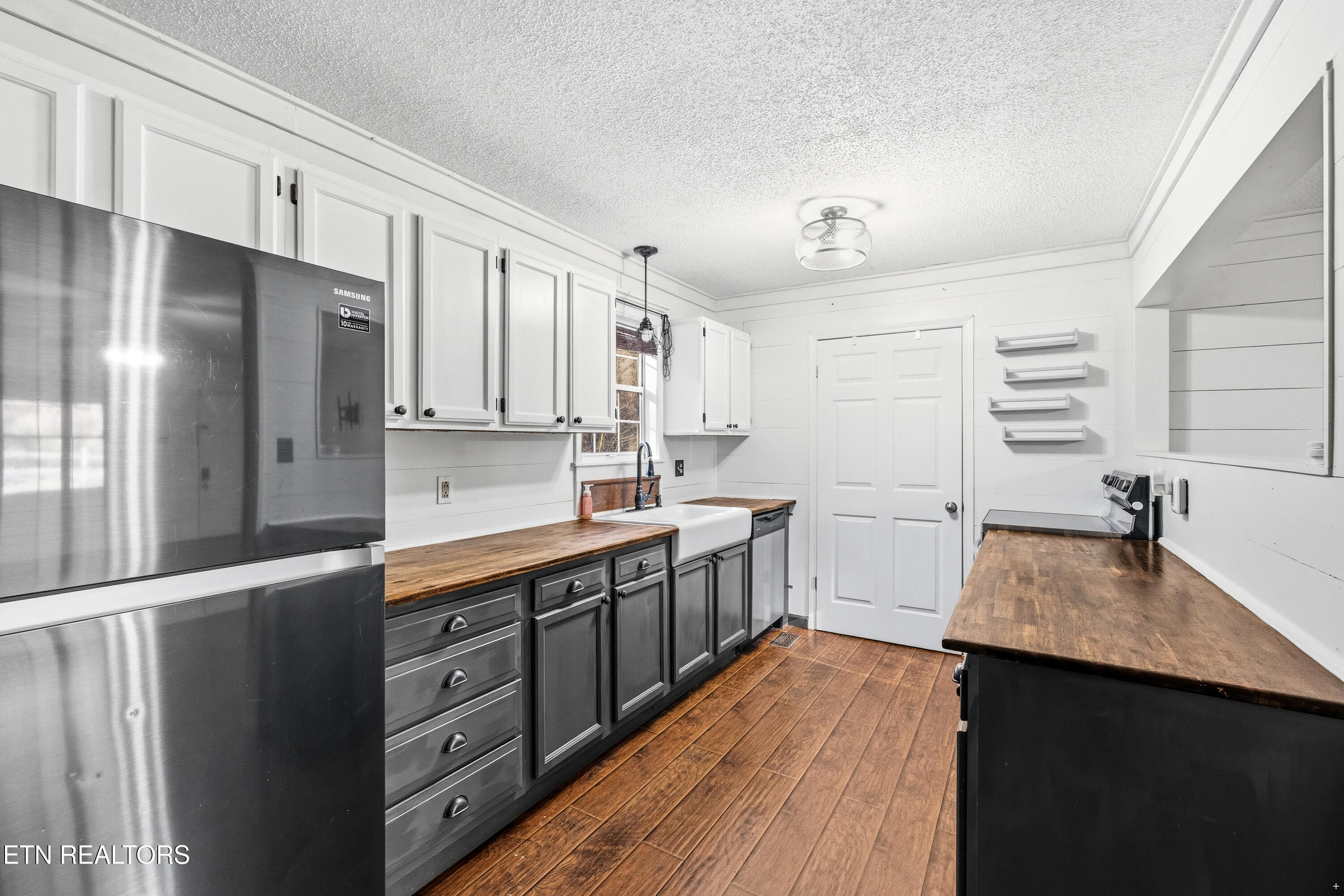 3214 Long Hollow Road Powell, TN 37849 - Photo 10 of 23 Kitchen