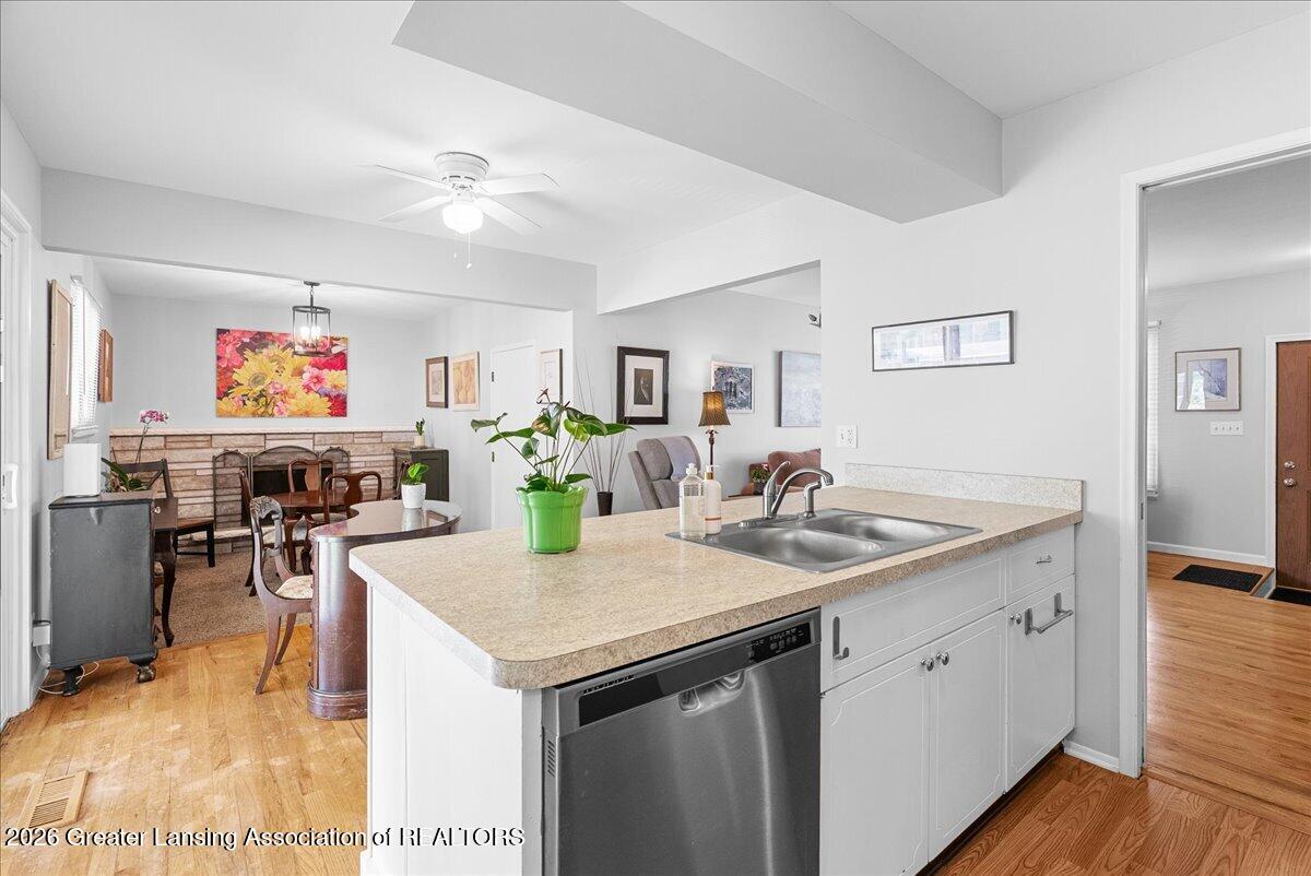 2913 Quincy Lane Lansing, MI 48910 - Photo 20 of 36 33-Media Jett - 33