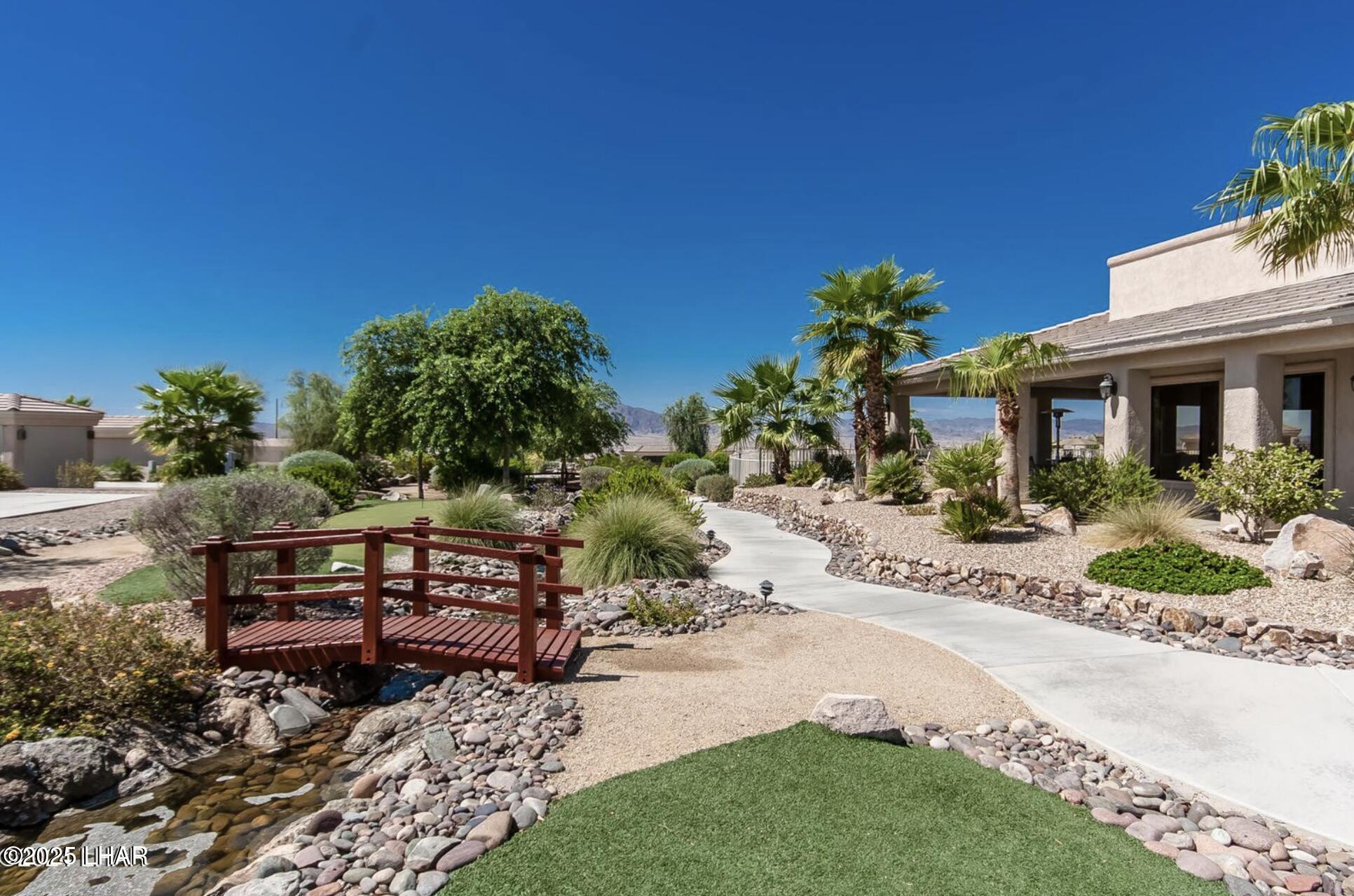 1905 Victoria Farms Road, Unit 92 Lake Havasu City, AZ 86404 - Photo 23 of 36 Community Grounds