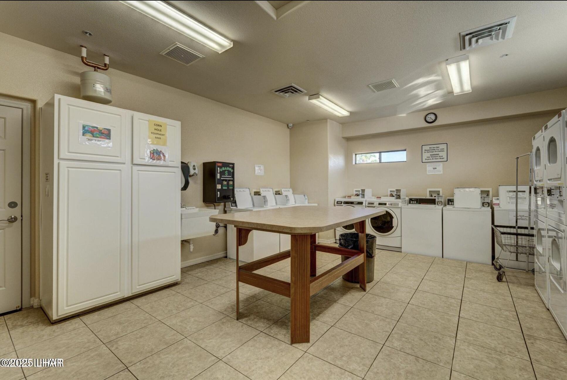 1905 Victoria Farms Road, Unit 92 Lake Havasu City, AZ 86404 - Photo 30 of 36 Laundry