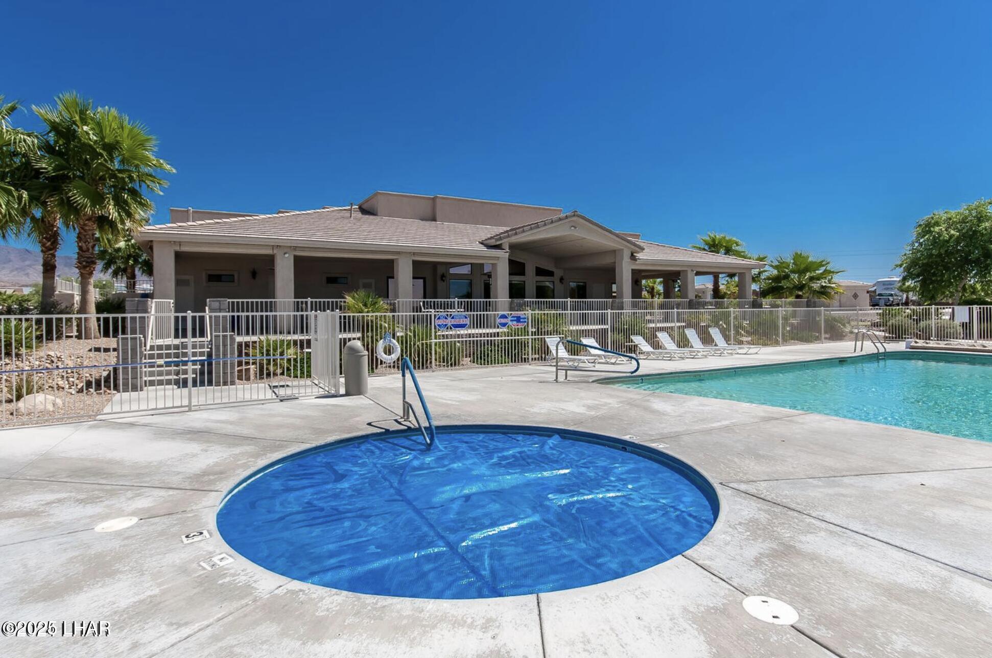 1905 Victoria Farms Road, Unit 92 Lake Havasu City, AZ 86404 - Photo 31 of 36 Pool
