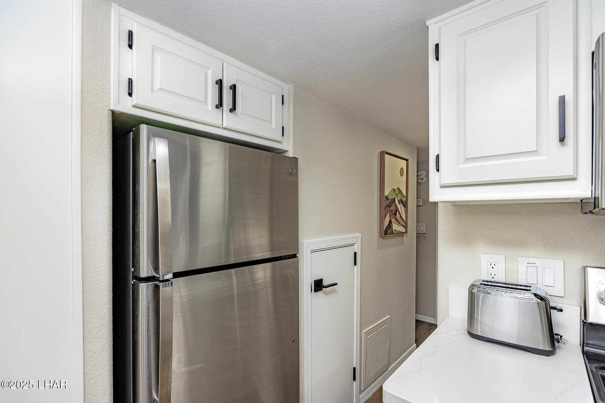 1905 Victoria Farms Road, Unit 92 Lake Havasu City, AZ 86404 - Photo 4 of 36 Kitchen 2