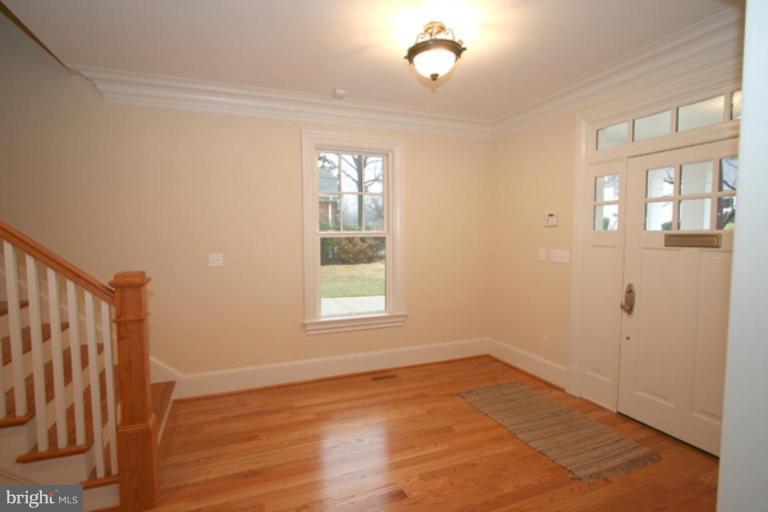 5608 Jordan Road Bethesda, MD 20816 - Photo 5 of 29 Entrance / Foyer