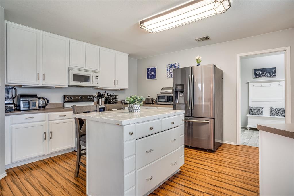 1628 Withers Way Krum, TX 76249 - Photo 5 of 13