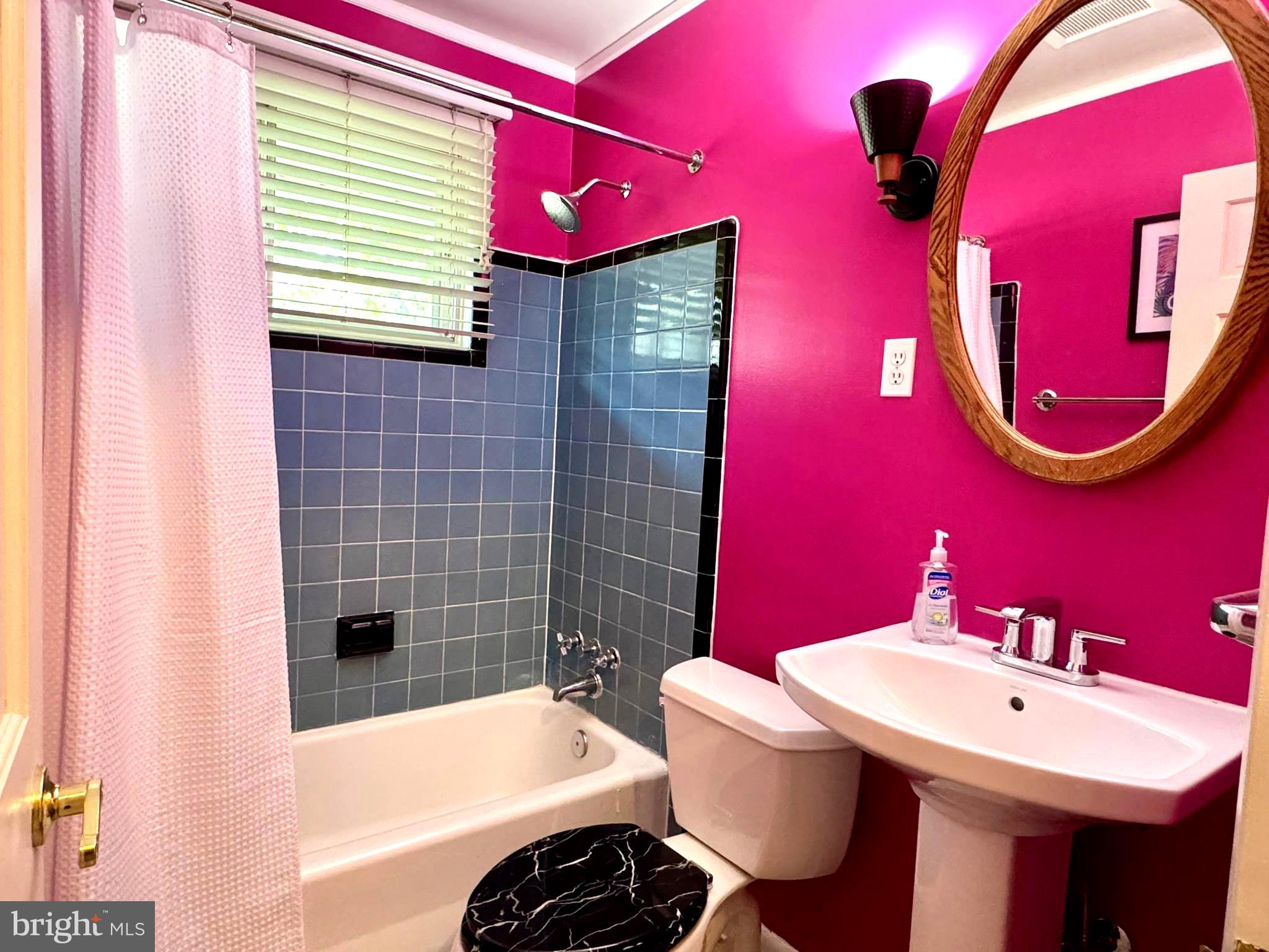 7200 Highland Street Springfield, VA 22150 - Photo 20 of 29 a bathroom with a sink a bath tub and a mirror