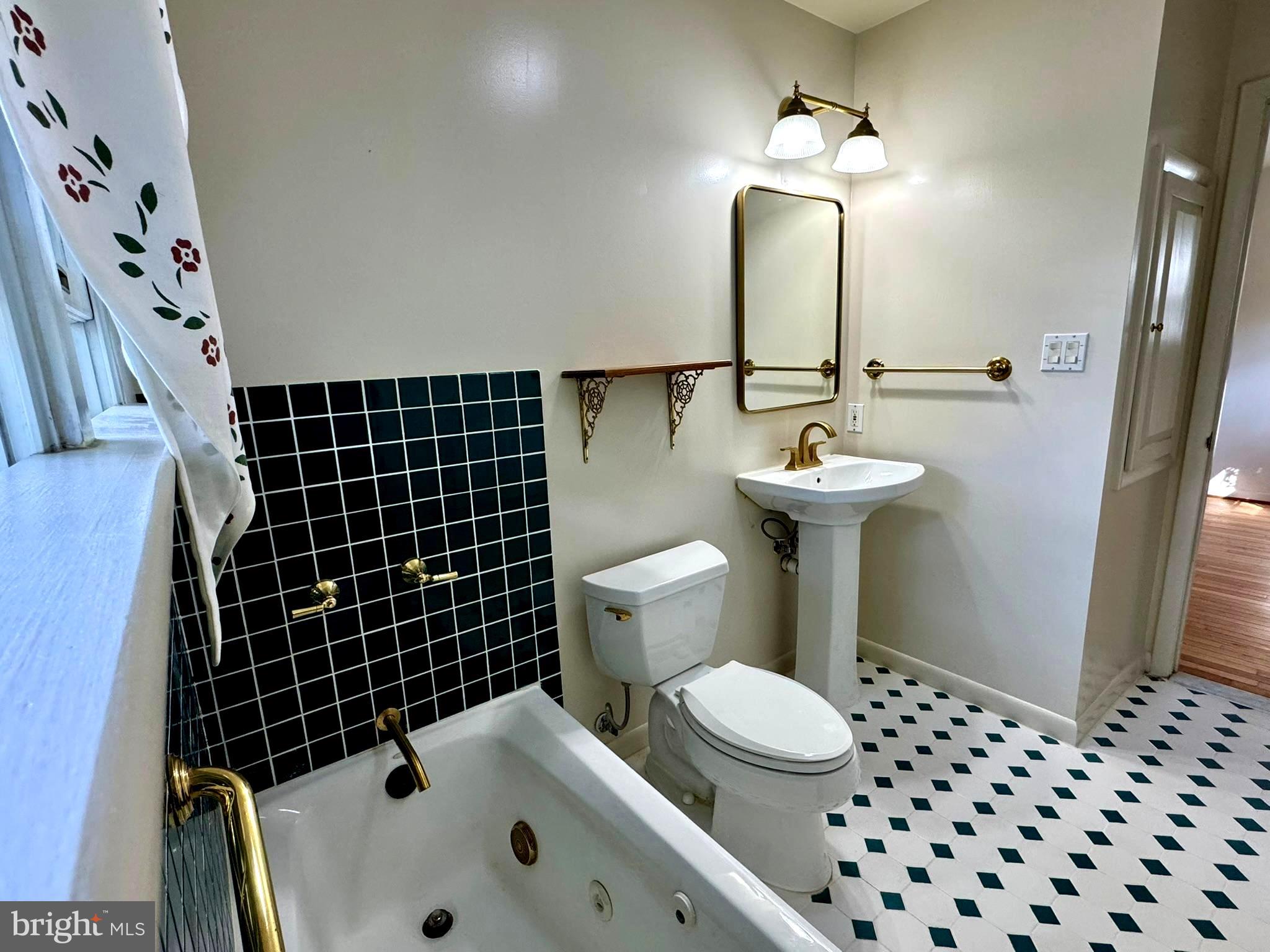 7200 Highland Street Springfield, VA 22150 - Photo 3 of 29 a bathroom with a sink toilet and shower