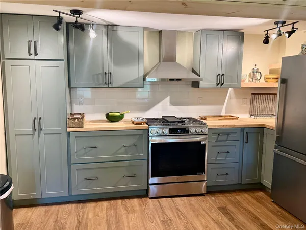 $2,300 | 6 Da Vinci Way, New Paltz, NY 12561