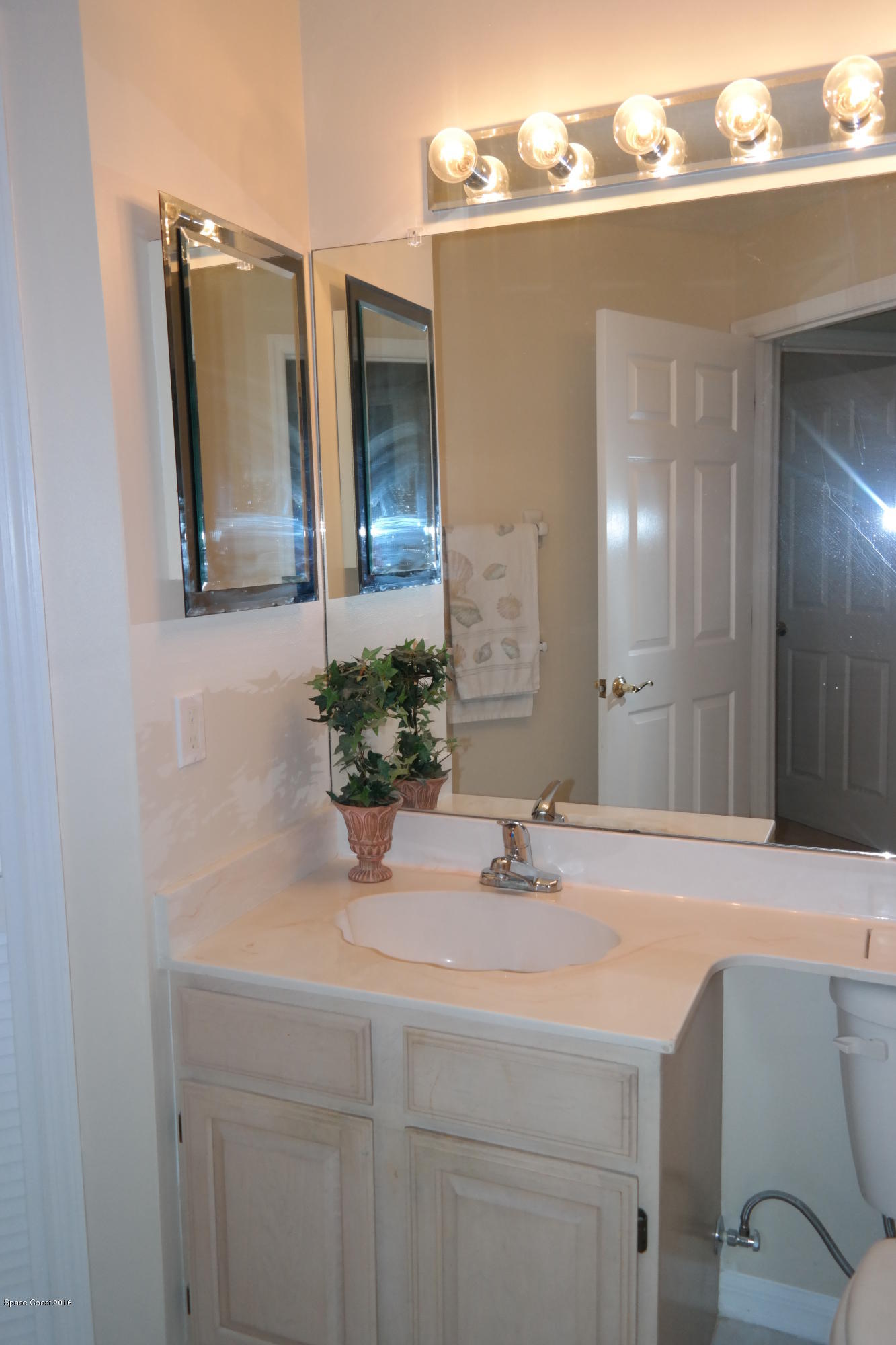 3370 Holly Springs Road Melbourne, FL 32934 - Photo 12 of 27 Bathroom #2