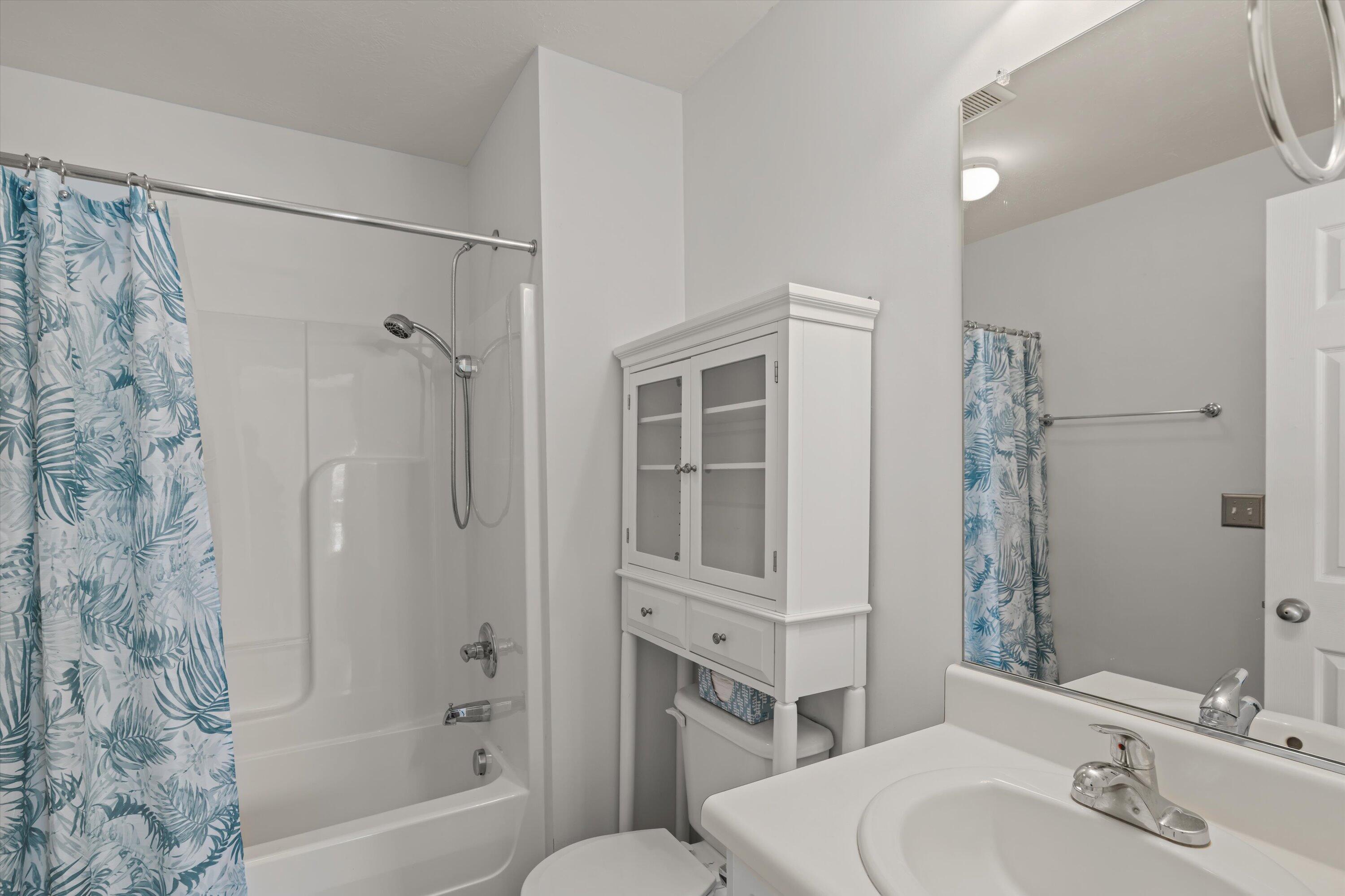 1731 Elizabeth Street Augusta, GA 30909 - Photo 9 of 22 Hall Bath