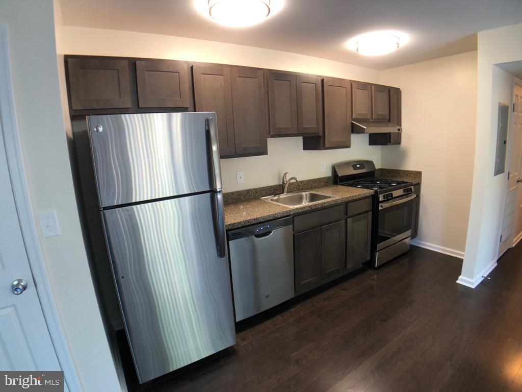 3852 Bel Pre Road, Unit 8186 Silver Spring, MD 20906 - Photo 4 of 21 Kitchen