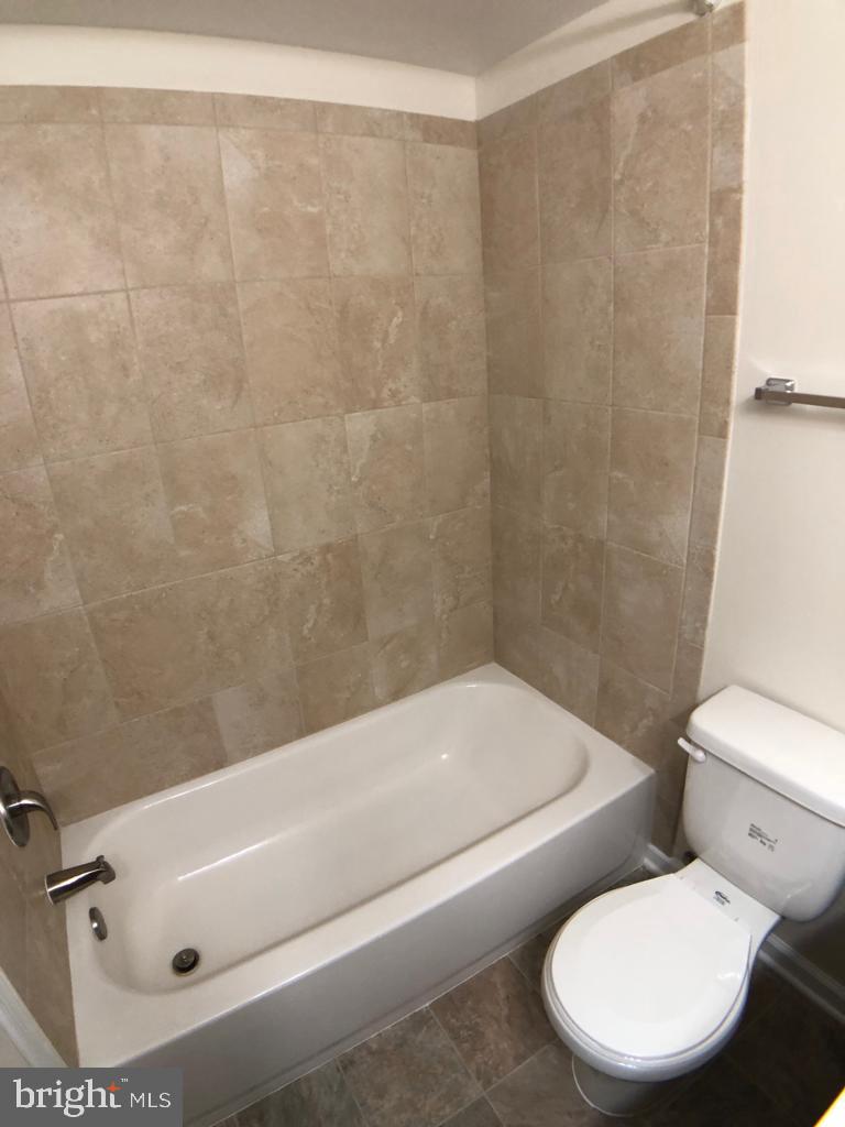 3852 Bel Pre Road, Unit 8186 Silver Spring, MD 20906 - Photo 7 of 21 Full bathroom #1