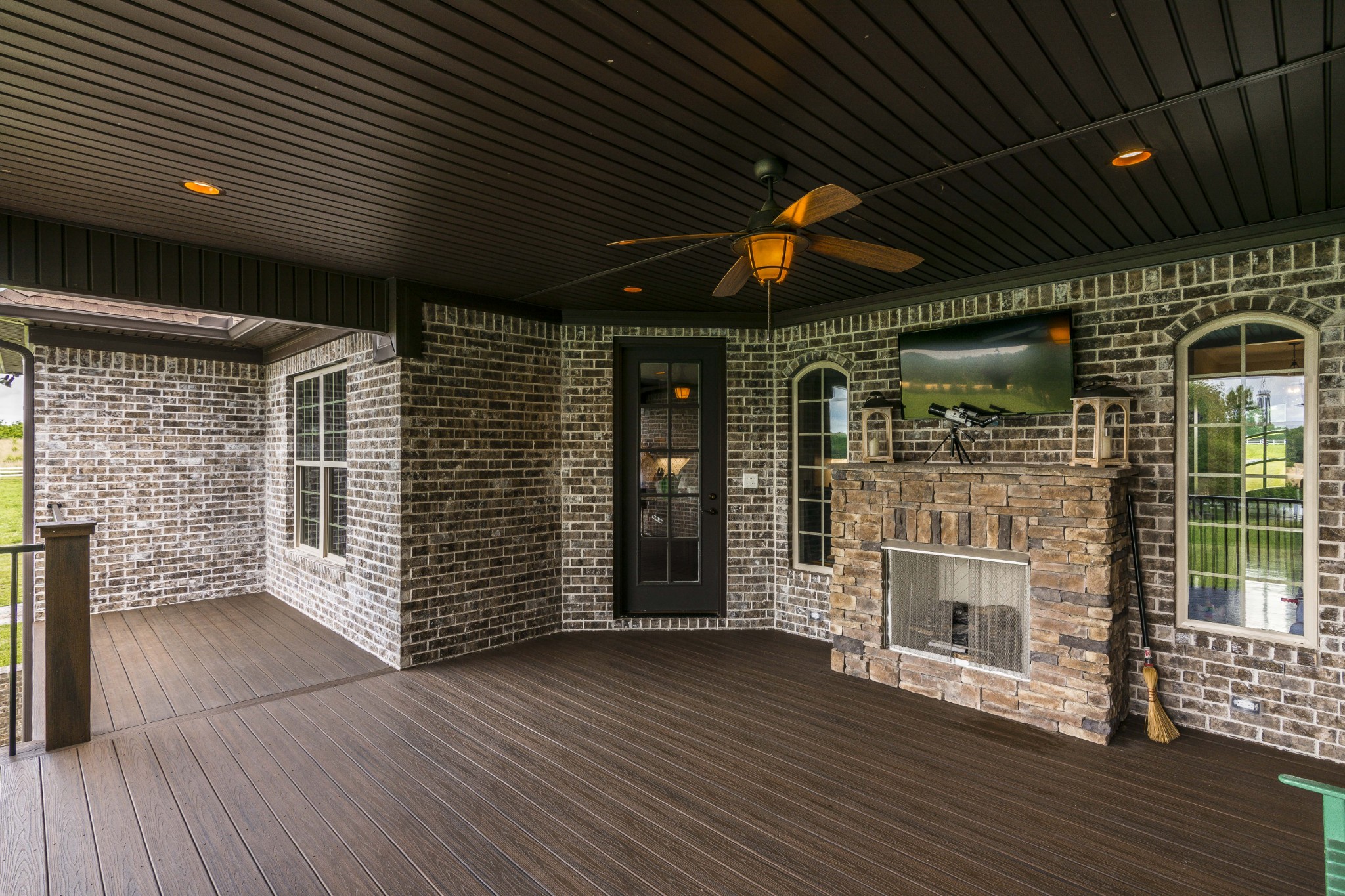 4294 Dot Road Springfield, TN 37172 - Photo 40 of 50 an empty room with wooden floor and windows