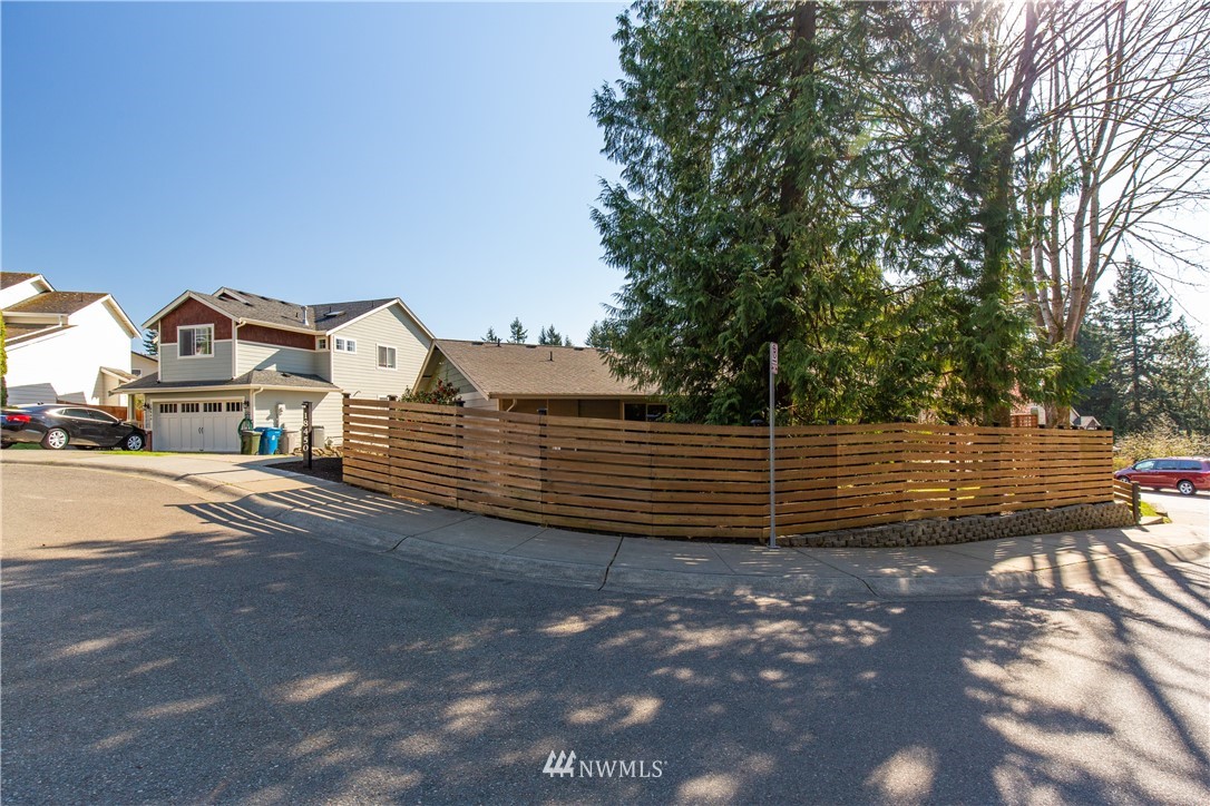 18450 114th Avenue Southeast Renton, WA 98055 - Photo 5 of 40 Gallery Image 5