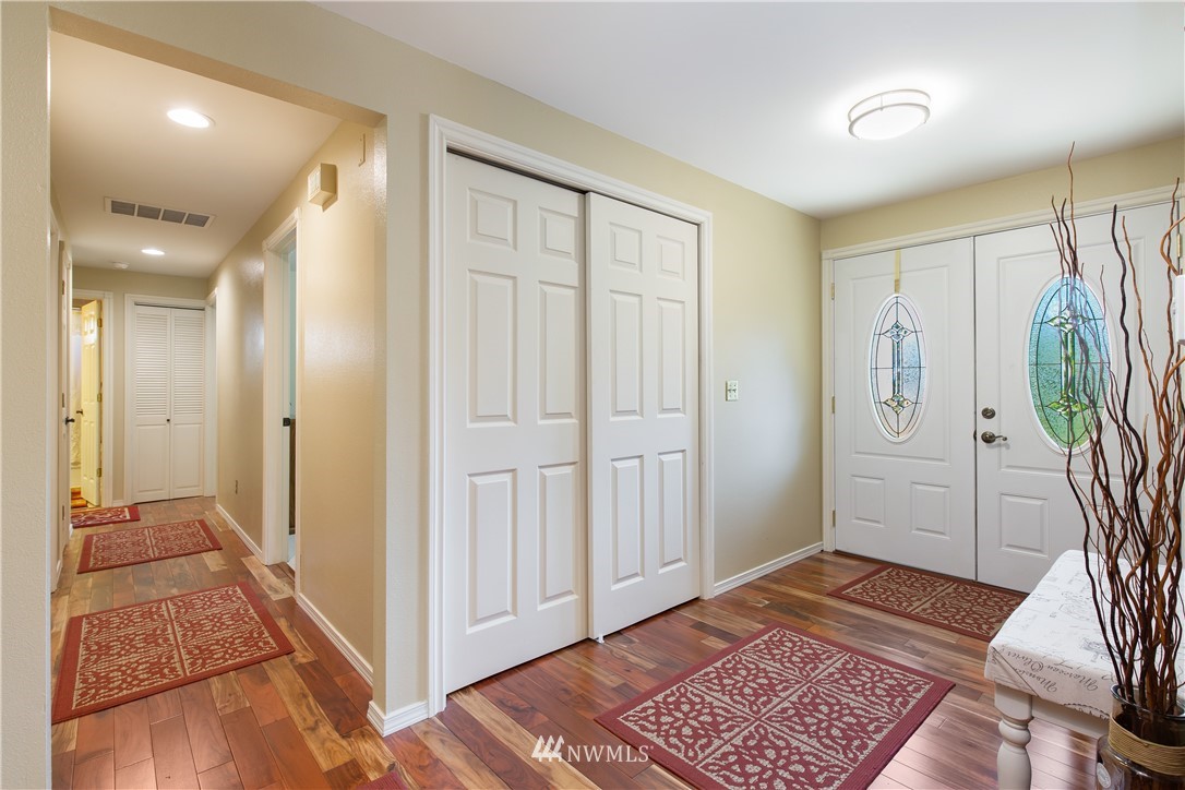 18450 114th Avenue Southeast Renton, WA 98055 - Photo 6 of 40 Gallery Image 6