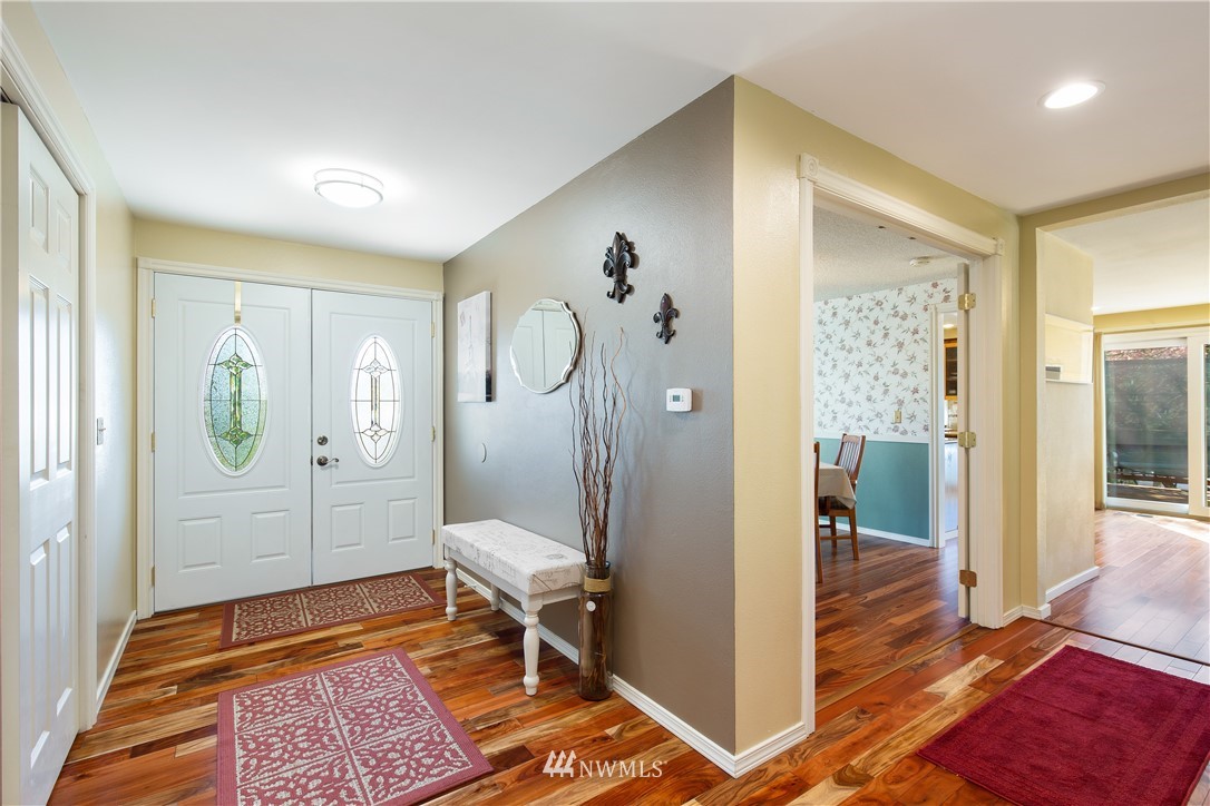 18450 114th Avenue Southeast Renton, WA 98055 - Photo 7 of 40 Gallery Image 7