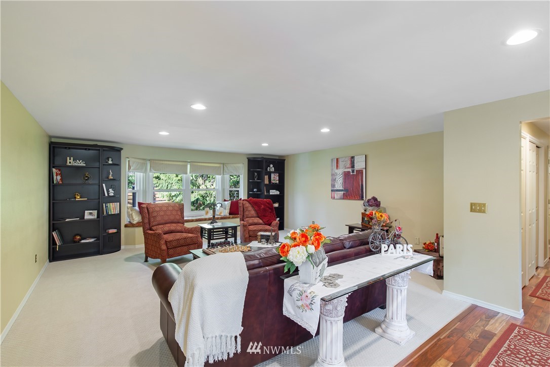 18450 114th Avenue Southeast Renton, WA 98055 - Photo 9 of 40 Gallery Image 9