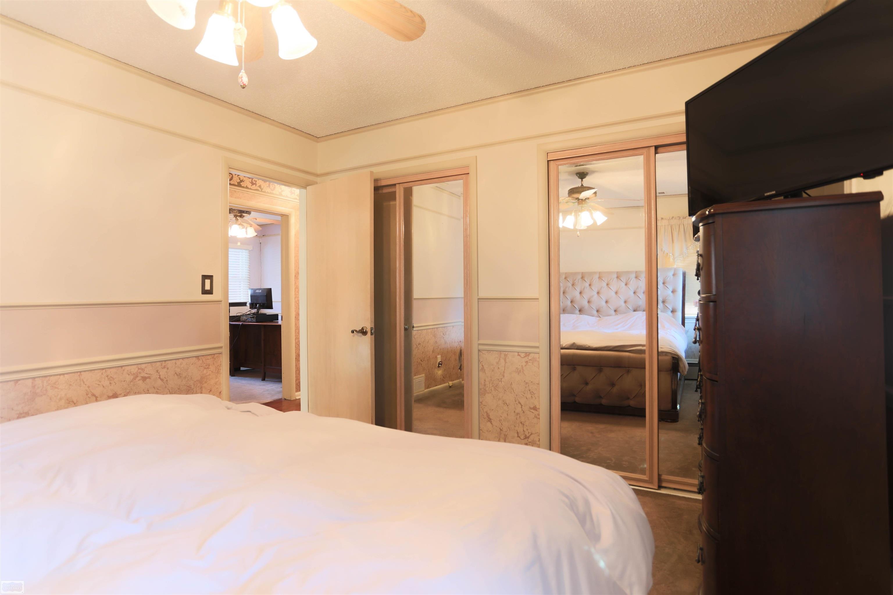 11174 Clinton River Road Sterling Heights, MI 48314 - Photo 24 of 35 50108268-23.JPG