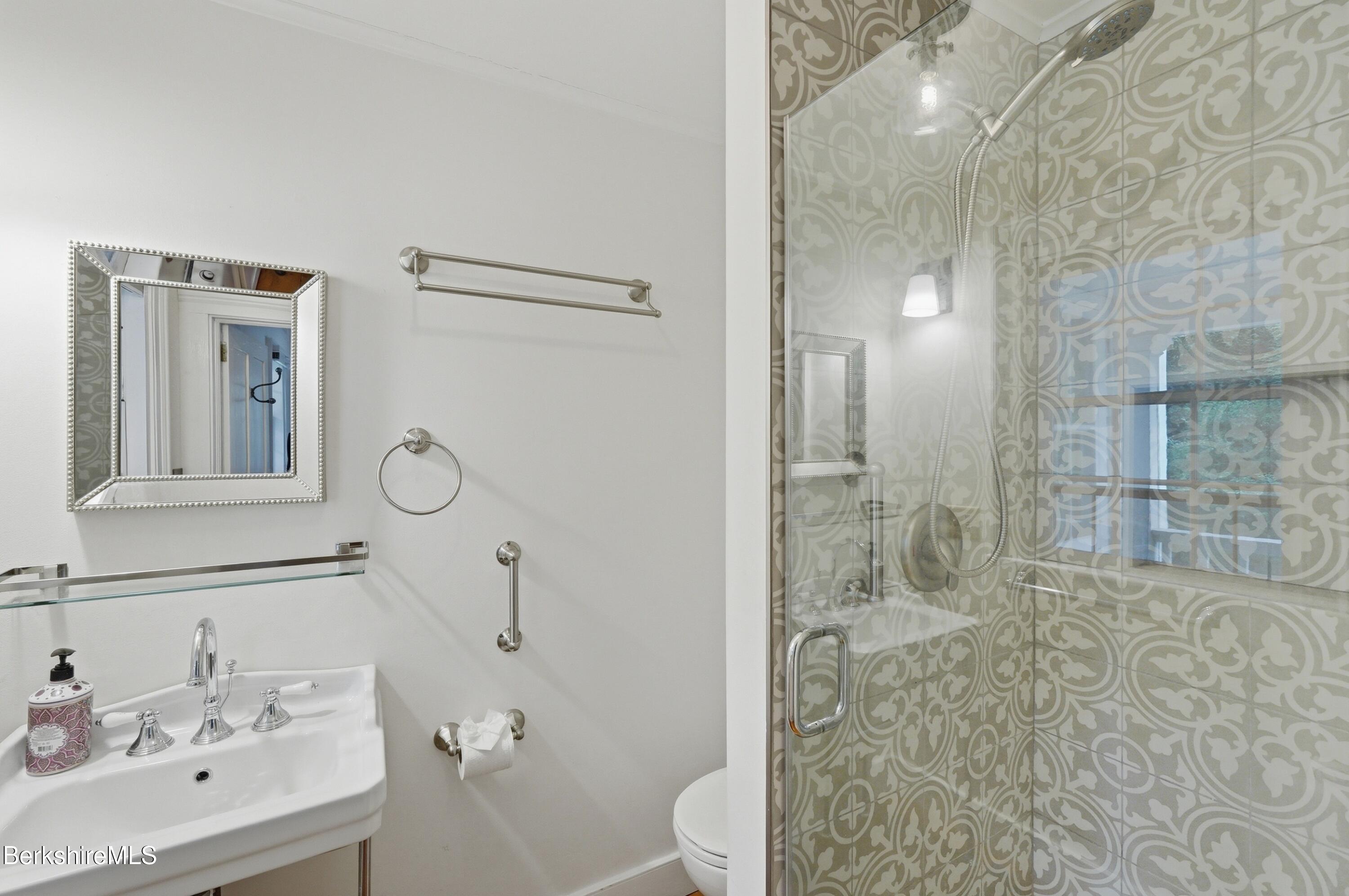 4 Stockbridge Road West Stockbridge, MA 01266 - Photo 47 of 103 1st Floor En-Suite