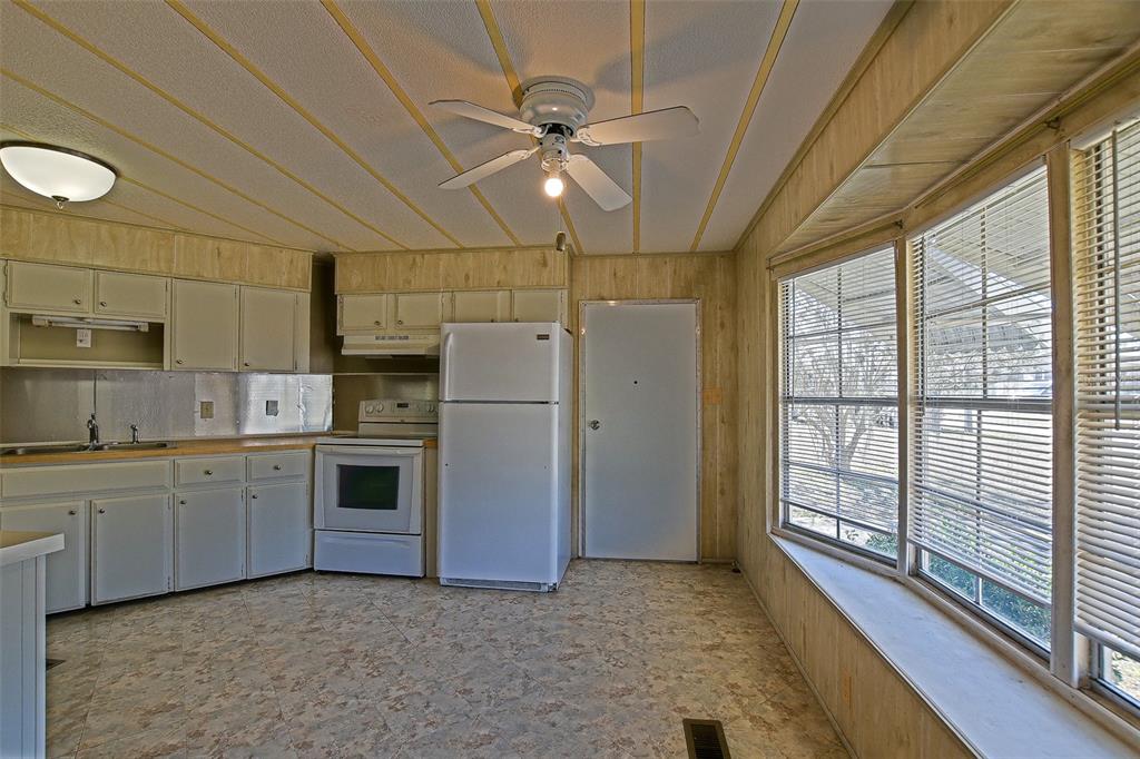 7452 Southeast 135th Street Summerfield, FL 34491 - Photo 23 of 43 a view of a kitchen with refrigerator stove and cabinets