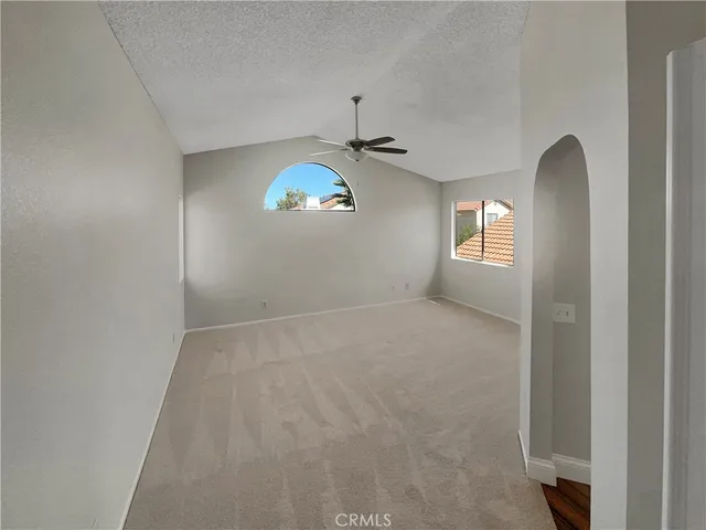 a picture of wall with a white wall