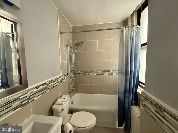 a bathroom with a toilet and a bathtub