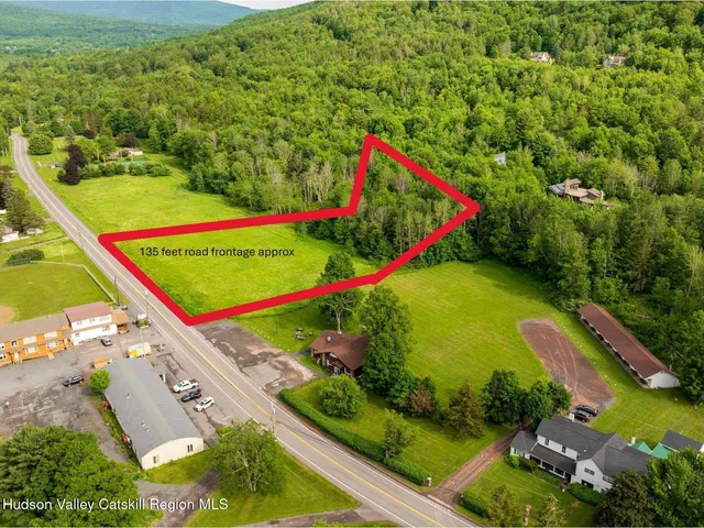 an aerial view of a tennis ground