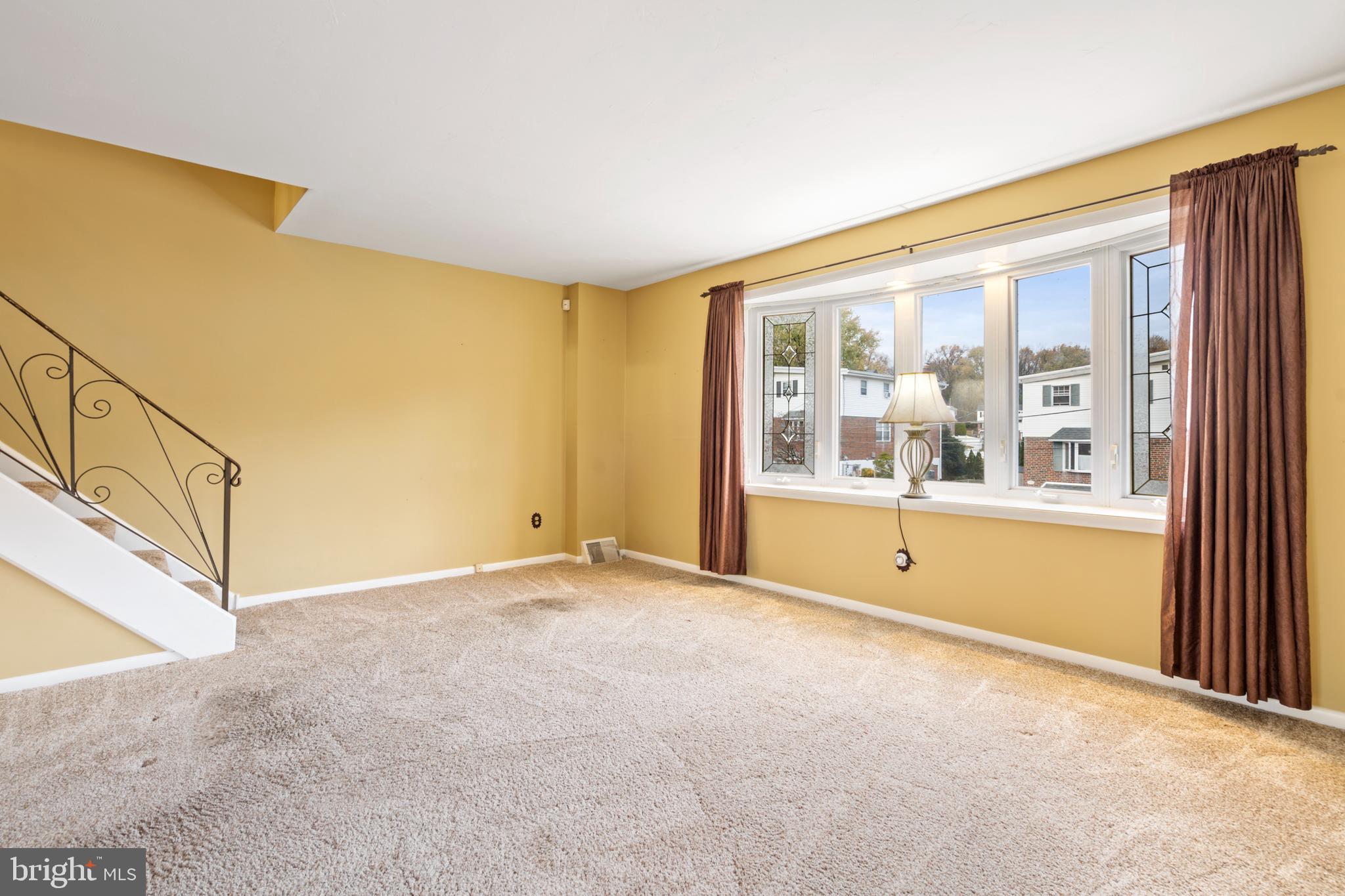 3168 Draper Street Philadelphia, PA 19136 - Photo 5 of 27 Living Rm