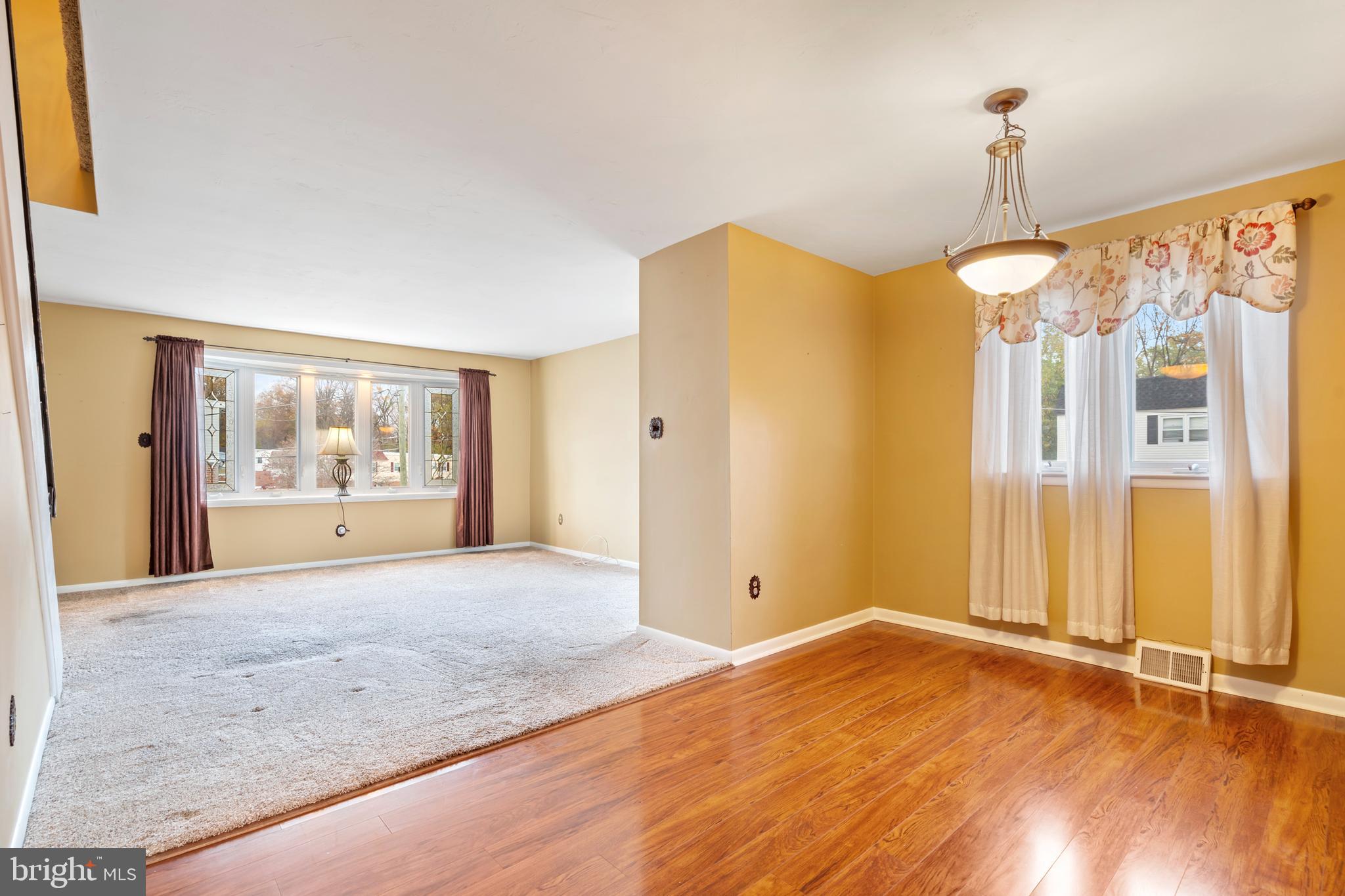 3168 Draper Street Philadelphia, PA 19136 - Photo 9 of 27 Living/Dining Rm