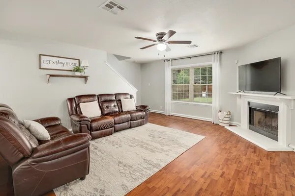 $269,900 | 335 Mistletoe Lane, Kyle, TX 78640