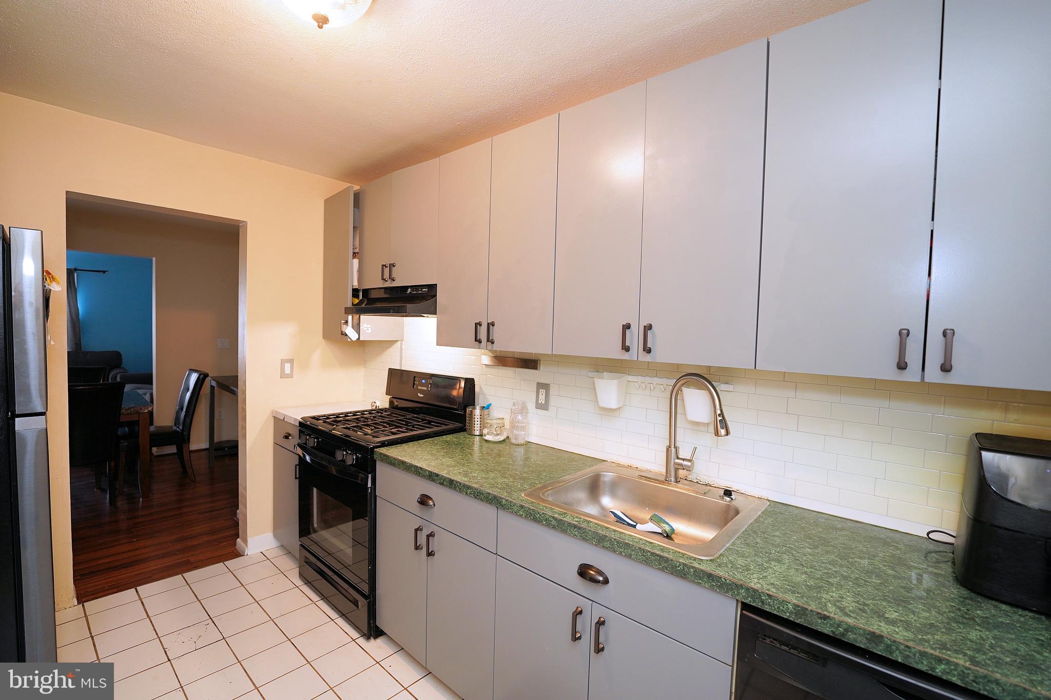 547 Fairfield Road East Windsor, NJ 08520 - Photo 3 of 28 Gallery Image 3
