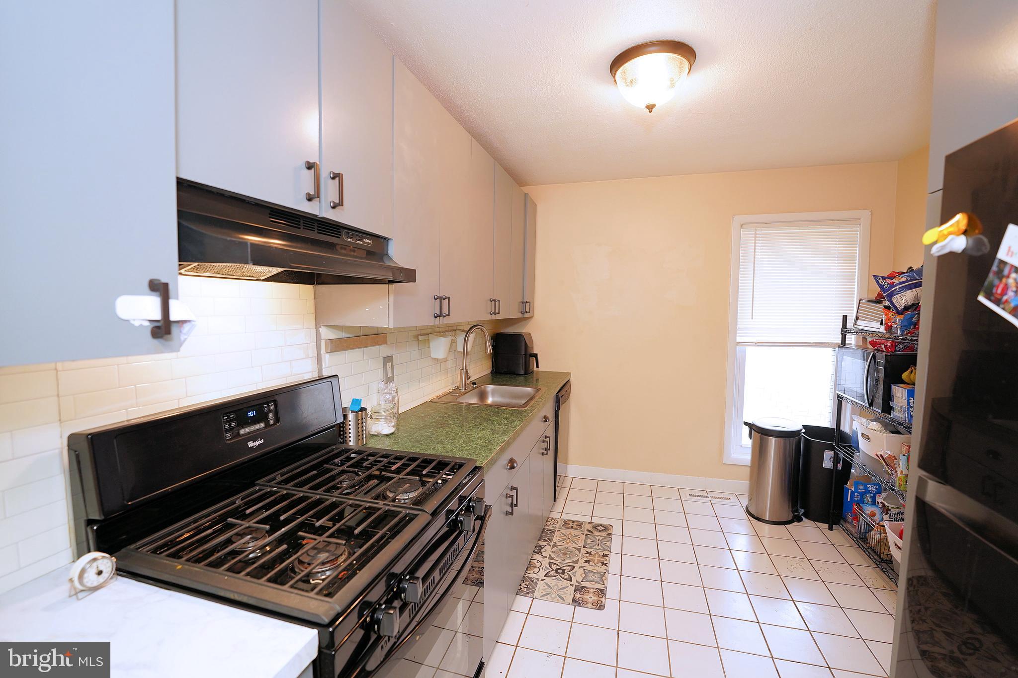 547 Fairfield Road East Windsor, NJ 08520 - Photo 4 of 28 Gallery Image 4