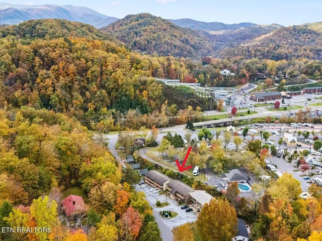$2,490,000 | 202 Spring Valley Road, Pigeon Forge, TN 37863