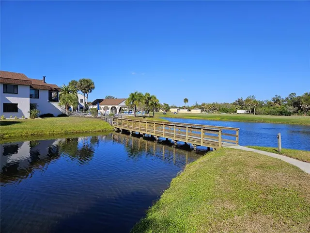 $1,900 | 812 Capri Isles Boulevard, Unit 225, Venice, FL 34292