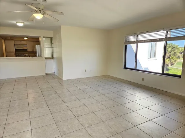 $1,900 | 812 Capri Isles Boulevard, Unit 225, Venice, FL 34292