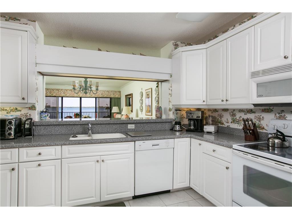 901 Bay Road, Unit 202 Vero Beach, FL 32963 - Photo 17 of 36