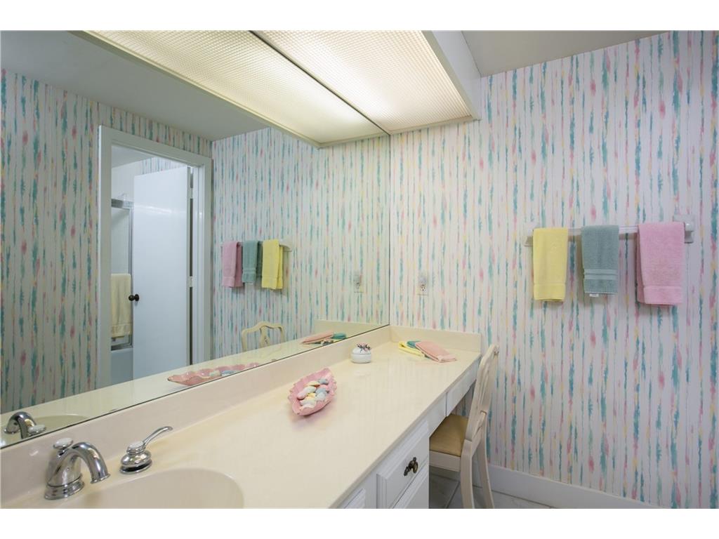 901 Bay Road, Unit 202 Vero Beach, FL 32963 - Photo 9 of 36