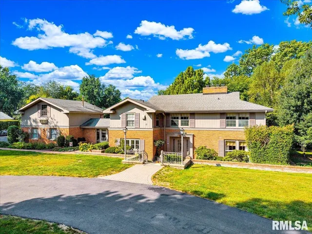 $495,000 | 62 Redwood Circle, Canton, IL 61520