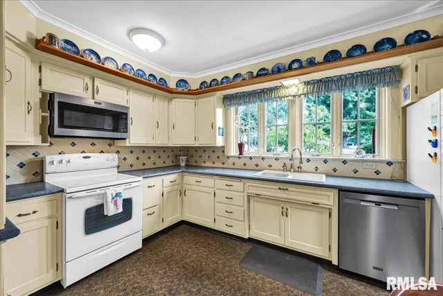 $495,000 | 62 Redwood Circle, Canton, IL 61520