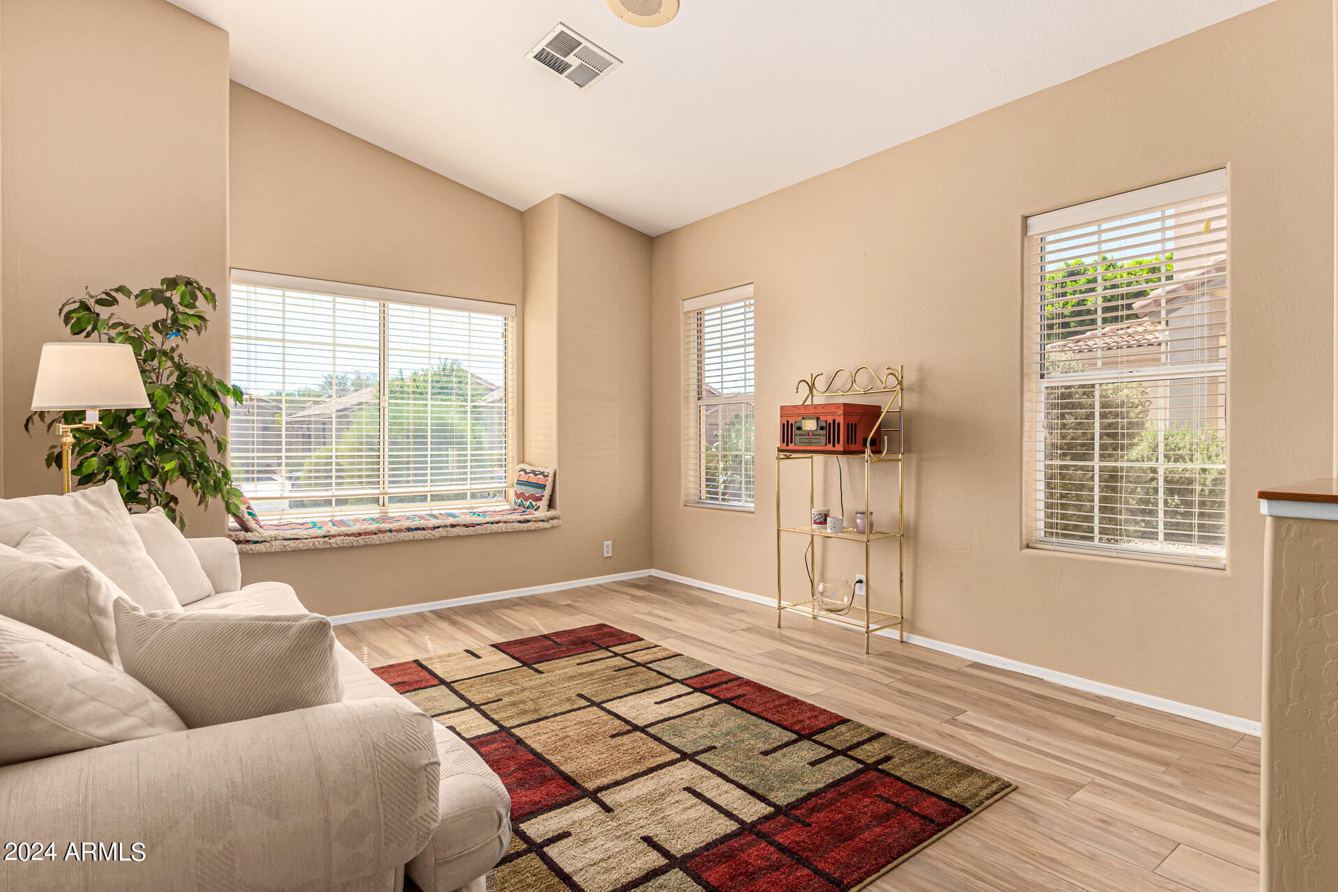 4310 East Raven Road Phoenix, AZ 85044 - Photo 7 of 34 09-Raven