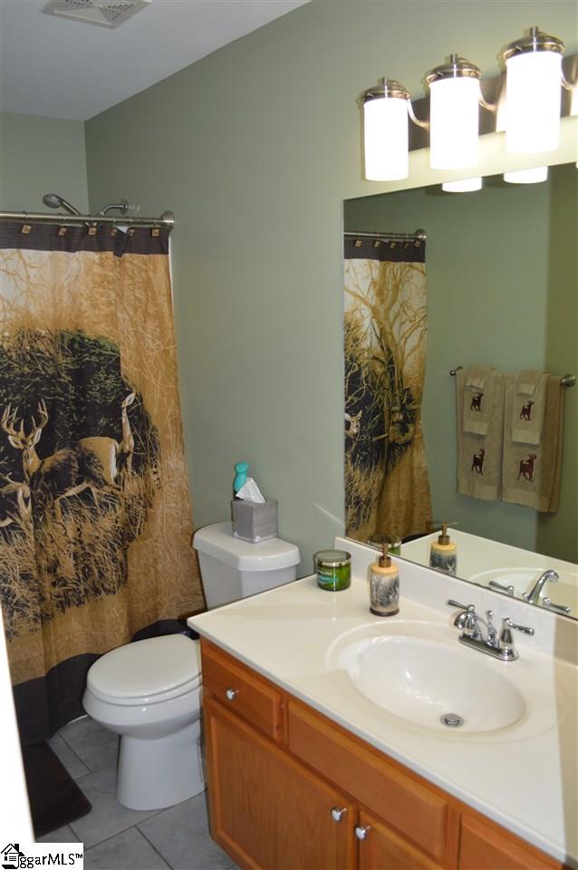512 East Victor Hill Road Duncan, SC 29334 - Photo 13 of 27 Bath room with Linen closet. New Brushed Nickle Vanity Light and Faucet. New Toilet