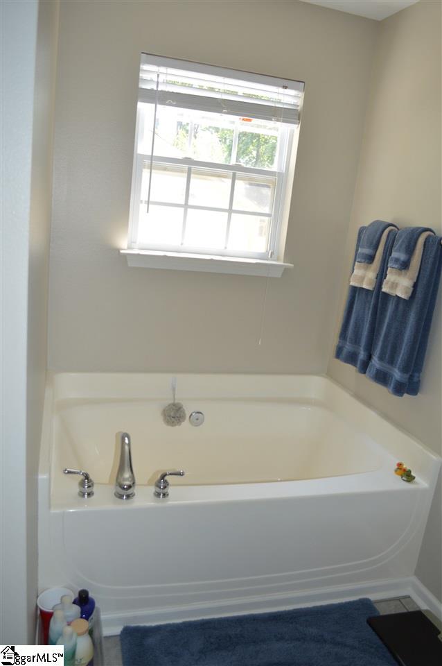 512 East Victor Hill Road Duncan, SC 29334 - Photo 16 of 27 Garden Tub with new Brushed Nickle Faucet