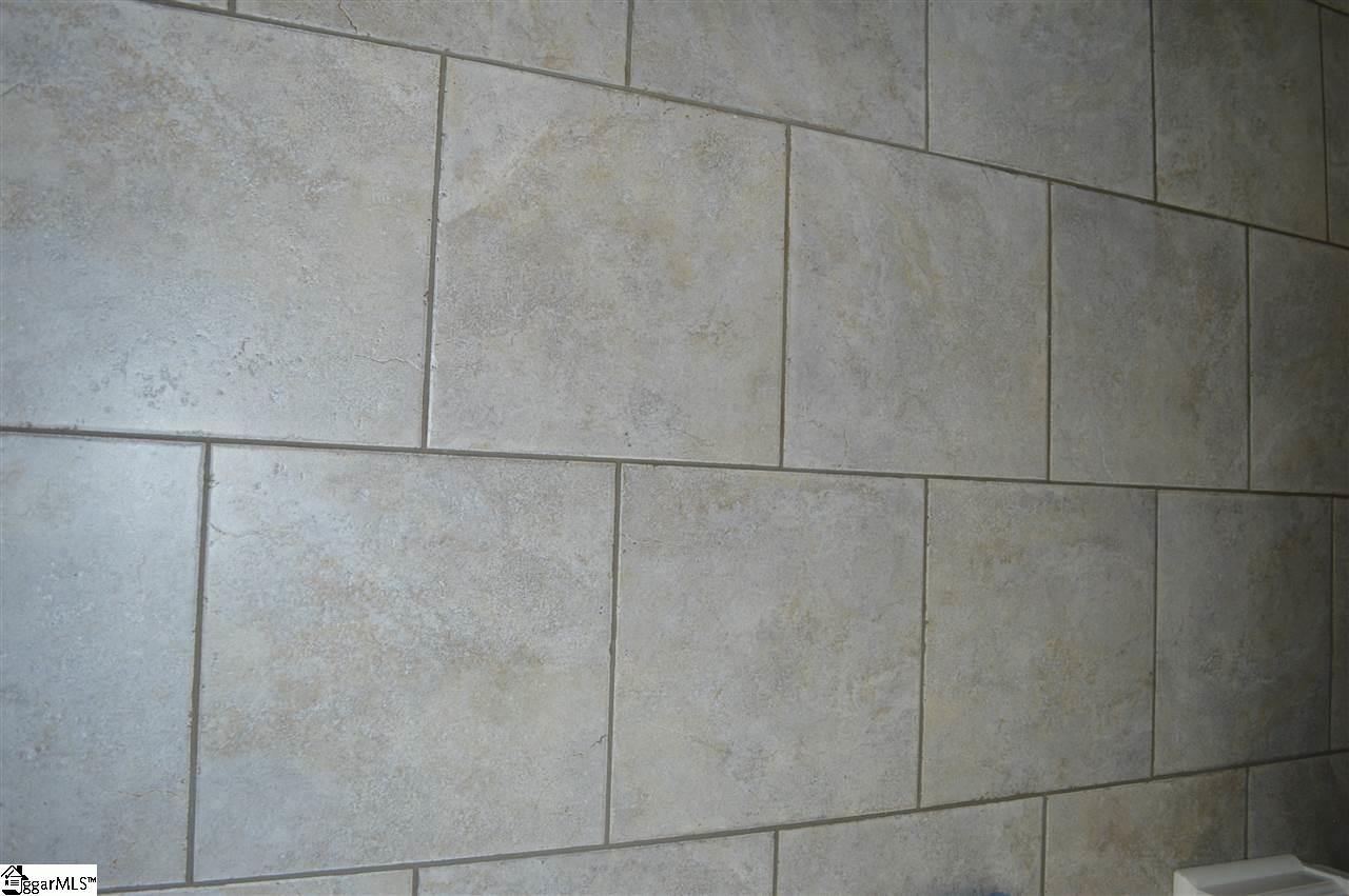 512 East Victor Hill Road Duncan, SC 29334 - Photo 20 of 27 ceramic tile