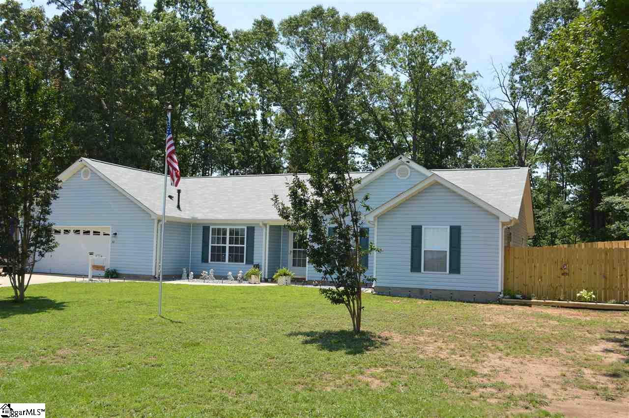 512 East Victor Hill Road Duncan, SC 29334 - Photo 3 of 27 Front with attached 2 car garage